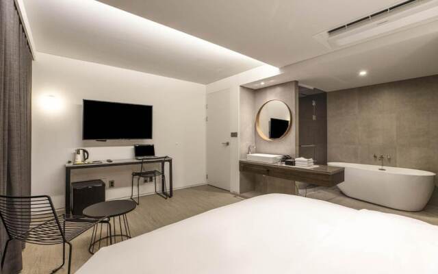 H hotel