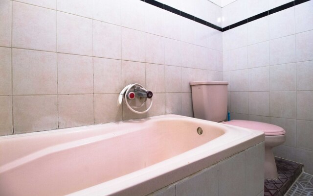 RedDoorz Dukuh Kupang