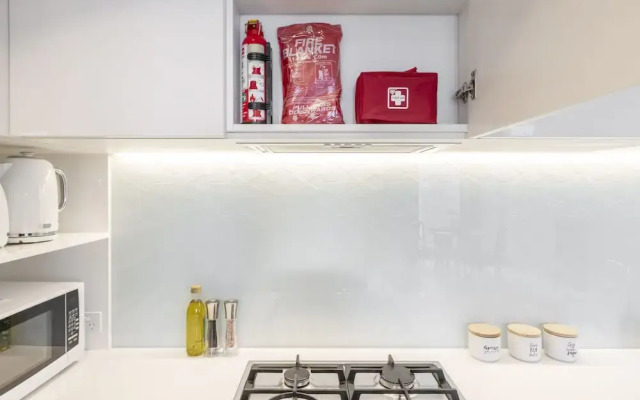 Trendy Melbourne 2 Bedroom Apartment by BnB Pro