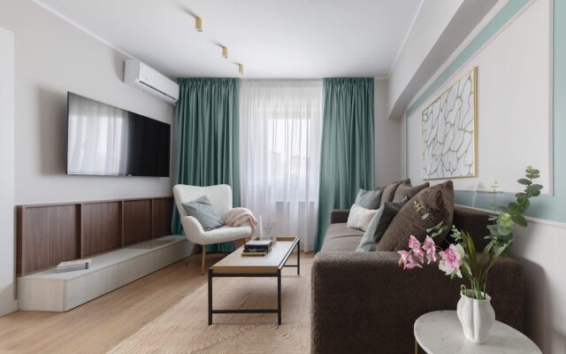 HOLT’s Sublime Minty Green 1BR on the Park
