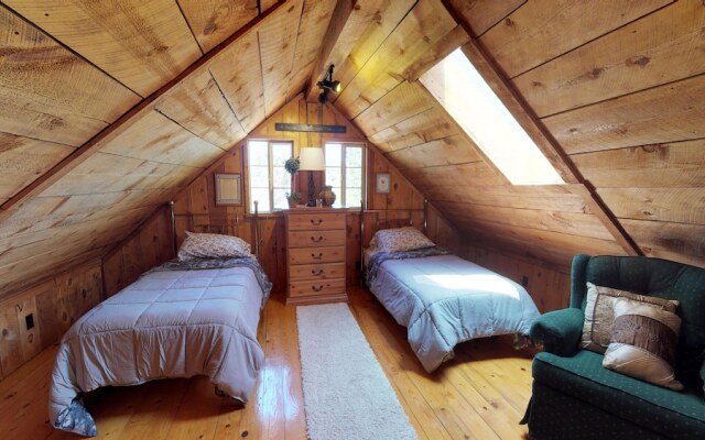 Stunning Apple Lane Log Cabin