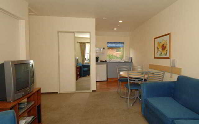 Antonio's Motor Lodge