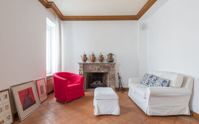 Rsh Luxury Trevi Fountain Apartment