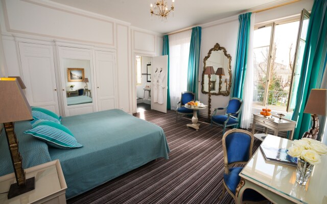 Pavillon Henri IV Hotel Restaurant Gastronomique Terrasse