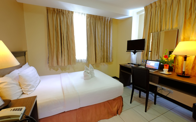 OYO 187 The Maxwell Hotel