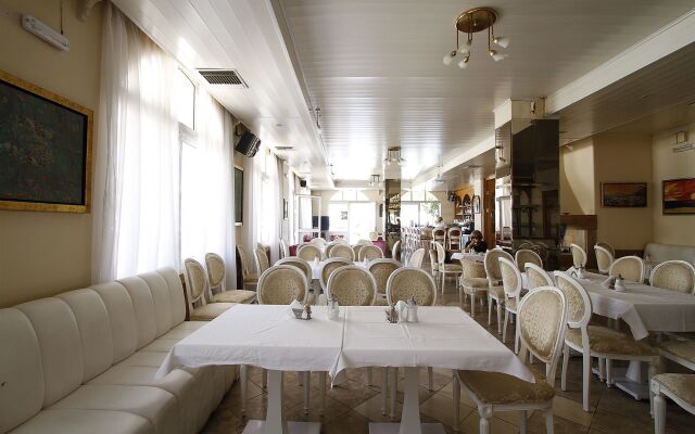 Nirikos Hotel