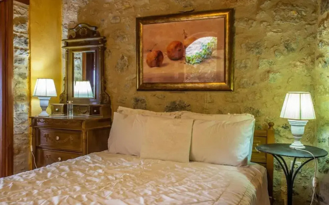 Smaragda Art Country House