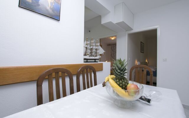 Apartment Neno Grebastica