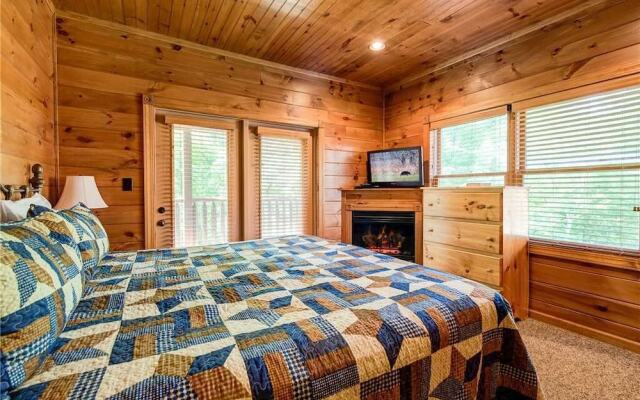 Gatlinburg Majesty 4 Bedroom Home with Hot Tub