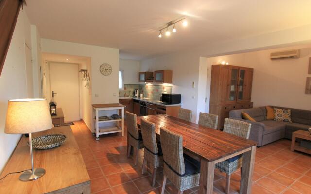 Cosy Holiday Home in Arles with Pool