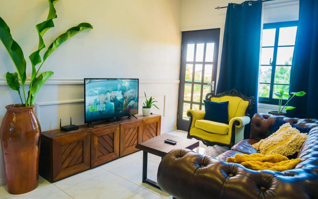 Cozy and quirky Wolf Apartment