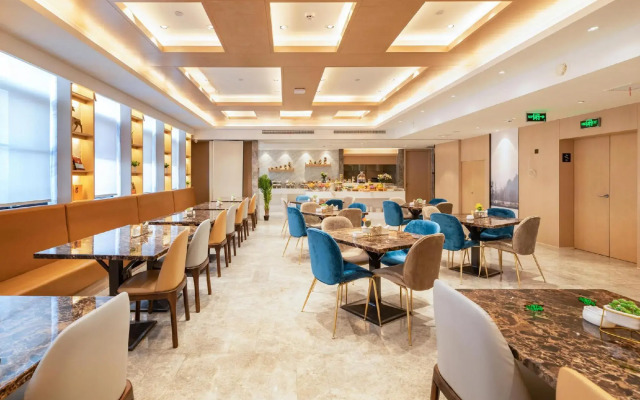Atour Hotel (Wuhan East Railway Station Optics Valley High Tech)