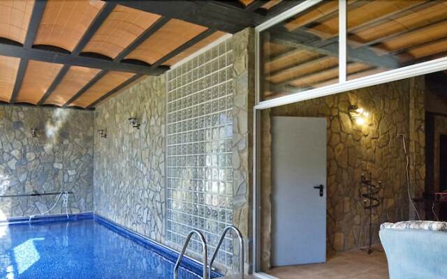 Chalet con piscina interior y sauna