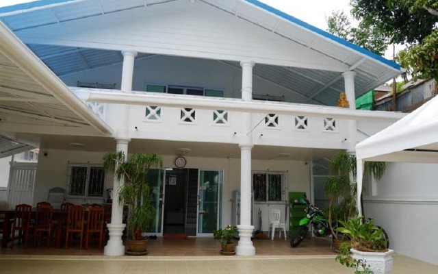 Nawee Guesthouse Sairee - Hostel