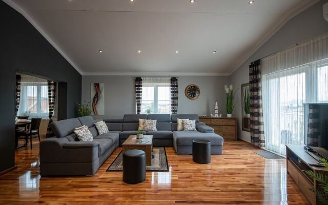 4 Great Villa Ancora For 12 Guests