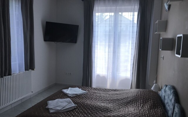 Hollik Apartmanhaz