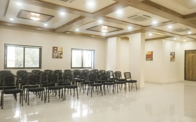 Super Townhouse OAK Regal Inn Near Sant Tukaram Nagar Metro Station