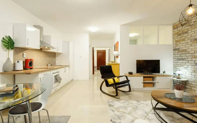 Spacious stylish studio up to 4ppl close to centre