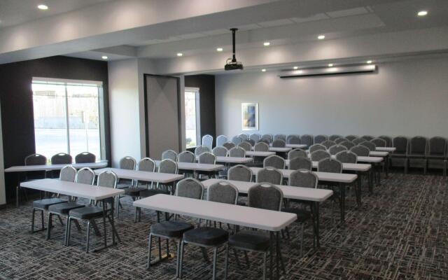 Best Western Plus Roland Inn & Suites