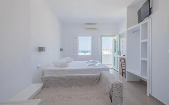 Lorenzo Studios and Suites Paros