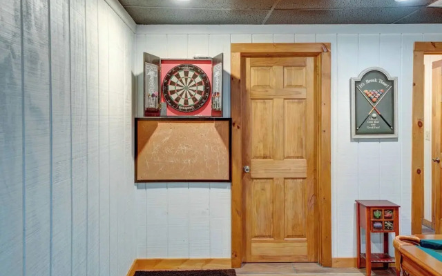 Bear Track Falls Peaceful, Quiet Mtn. Retreat!