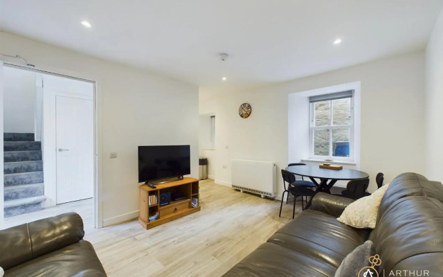 Brand New Town Centre Apartment