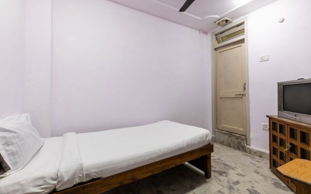 SPOT ON 37708 Hotel Royal Star