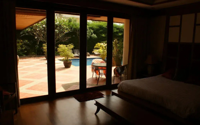 Sirinthara luxury villa