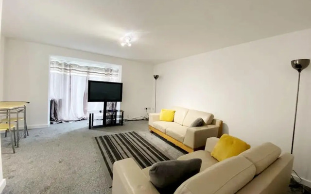 Remarkable 3-bed House in Sheffield