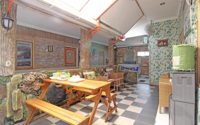 RedDoorz near Mall Ambarukmo Yogyakarta