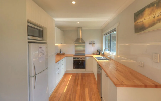 Castaway Cottage - Essentially Tas