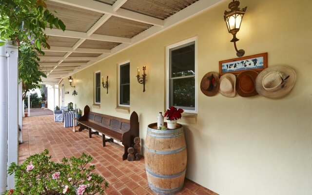 Karri House. Eat - Stay - Love
