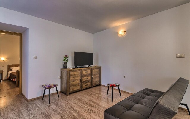 Amazing Home in Liznjan With Wifi and 3 Bedrooms