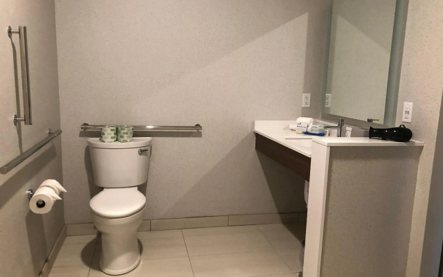 Holiday Inn Express & Suites Madison by IHG