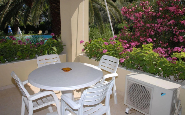 Niki Hotel Apartments