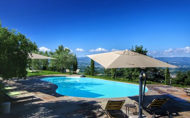 Farmhouse in Loro Ciuffenna With Pool & Garden