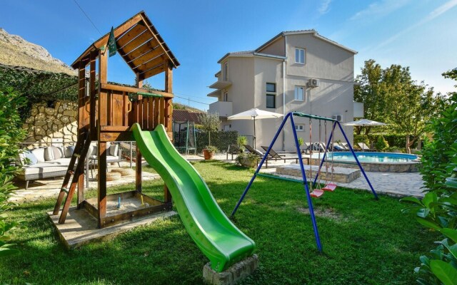 Beautiful Home in Zrnovnica With Wifi and 3 Bedrooms