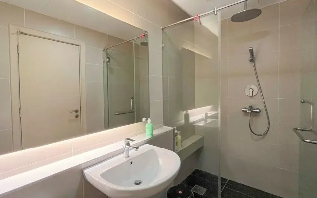 Modern High Floor 3BR Apt Bathtub Bkt Bintang