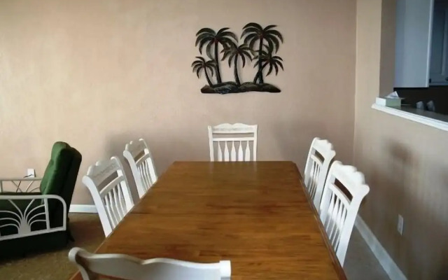 Club Regency in Regency Towers