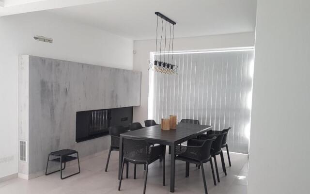 Maximos Luxury Villa with Pool -BREAKBOOKING-CY