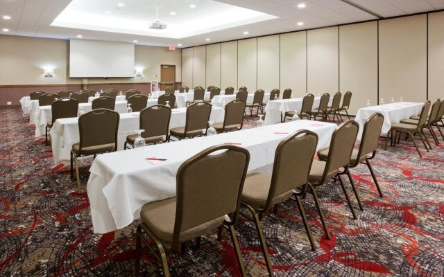 Holiday Inn Express & Suites Willmar by IHG