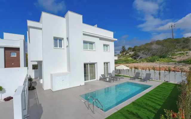 Sun & Moon Luxury 4-bedroom Villa