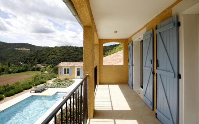 Peaceful Villa With Pool & Views