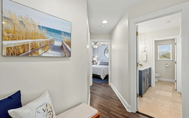 Escape to Sand Dollar Holler: Coastal Retreat, 3 Beds, 2.5 Baths, Sleeps 10!