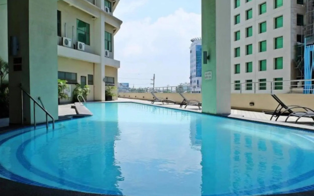 Mandarin Plaza Hotel