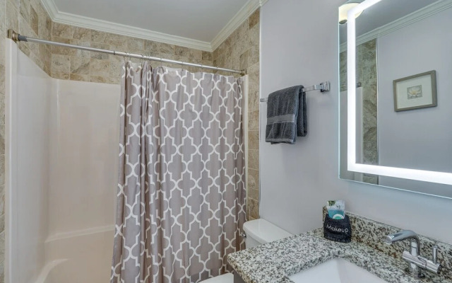 Lakefront Condo w/ Balcony in Osage Beach!