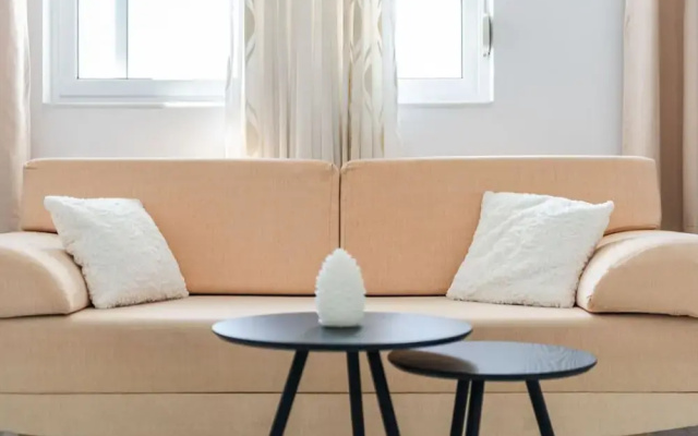 Modern Home With Wifi and Beach Access Golem