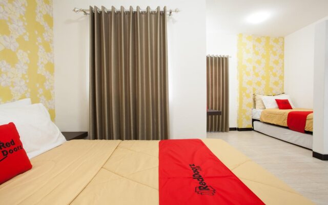 RedDoorz near Dino Park