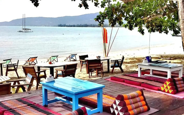 Think & Retro Cafe Lipa Noi Samui