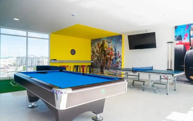 Room-sofa Bed Stay Rooftop Pool & Gym, A